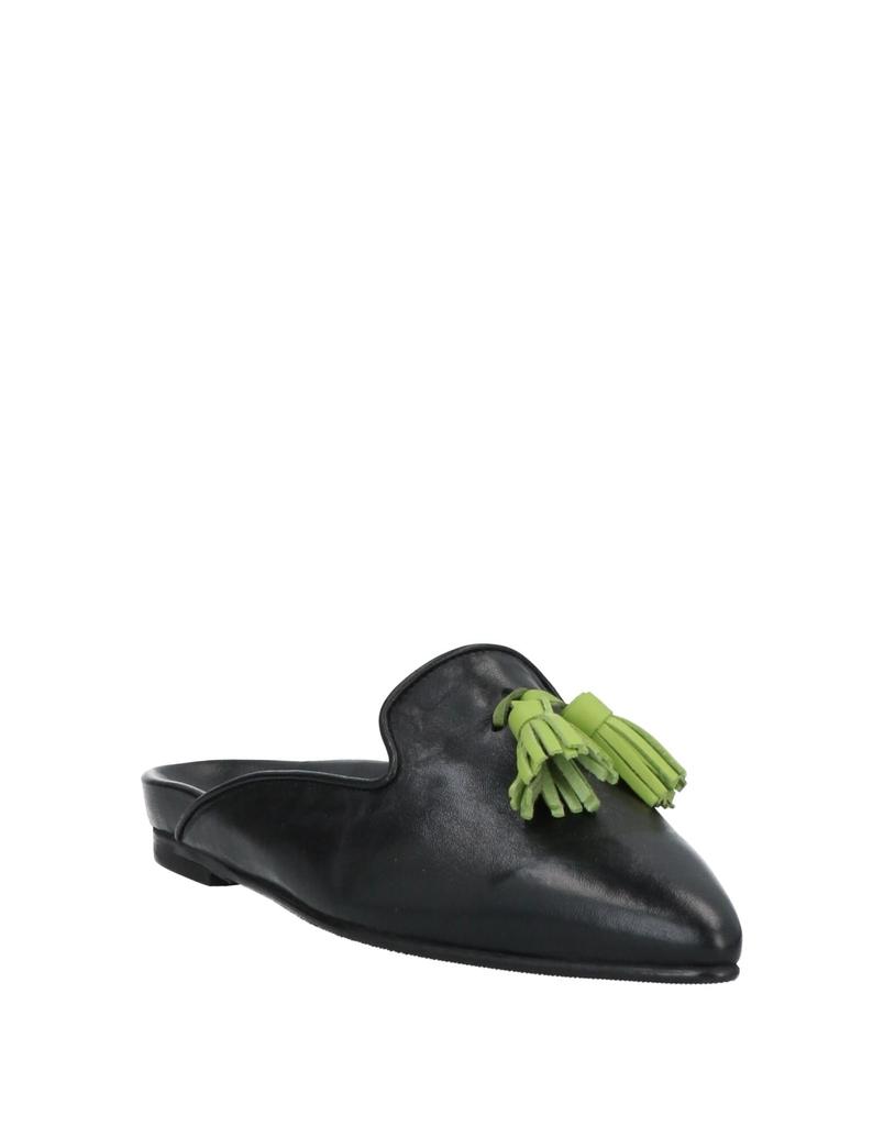 1725.A Mules and clogs