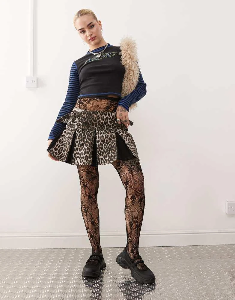 minga Minga London low rise mini pleated skirt in leopard print 5