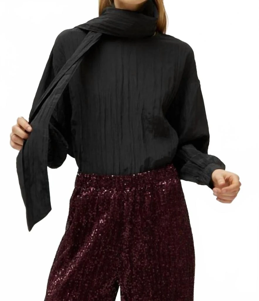 Compania Fantastica Long Sleeve Satin Crinkle With Scarf Top In Black