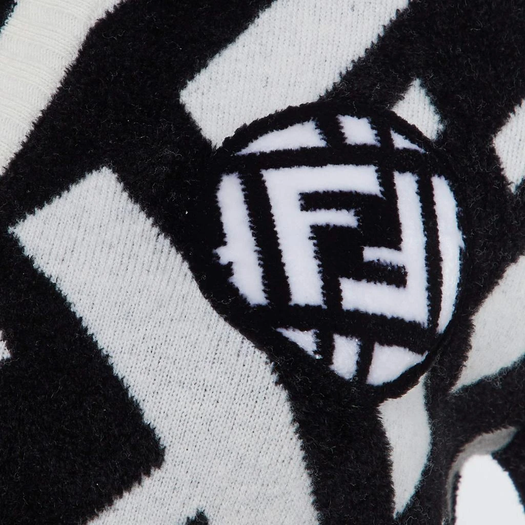 Fendi Monochrome FF Jacquard Knit V-Neck Pullover XS – On  display picture 3