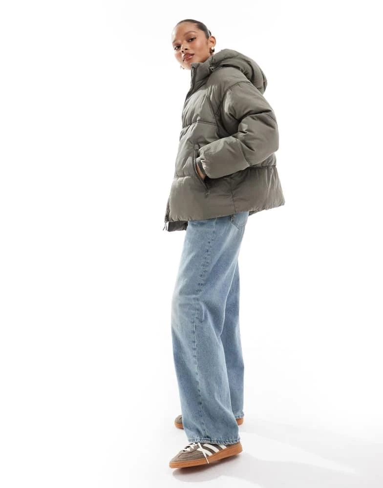 Pull&Bear Pull&Bear padded puffer jacket with hood in taupe grey 2