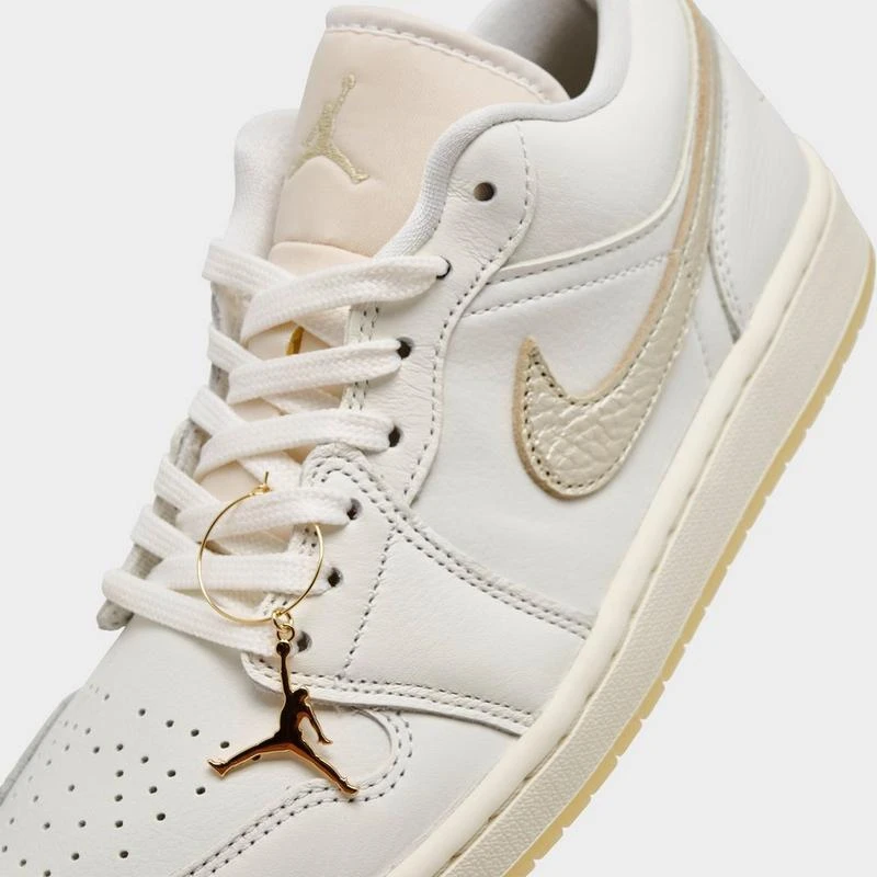 Jordan Women's Air Jordan 1 Low SE Casual Shoes 3