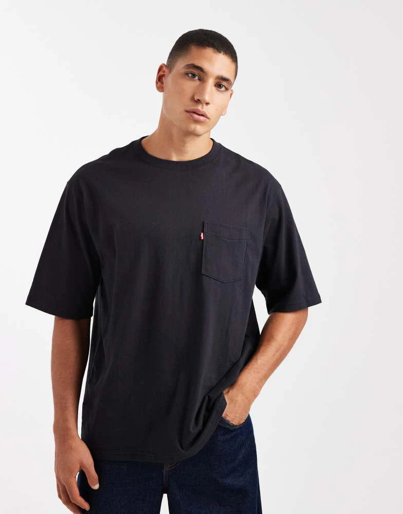 Levi
s Levi
s chest pocket tab t-shirt in black