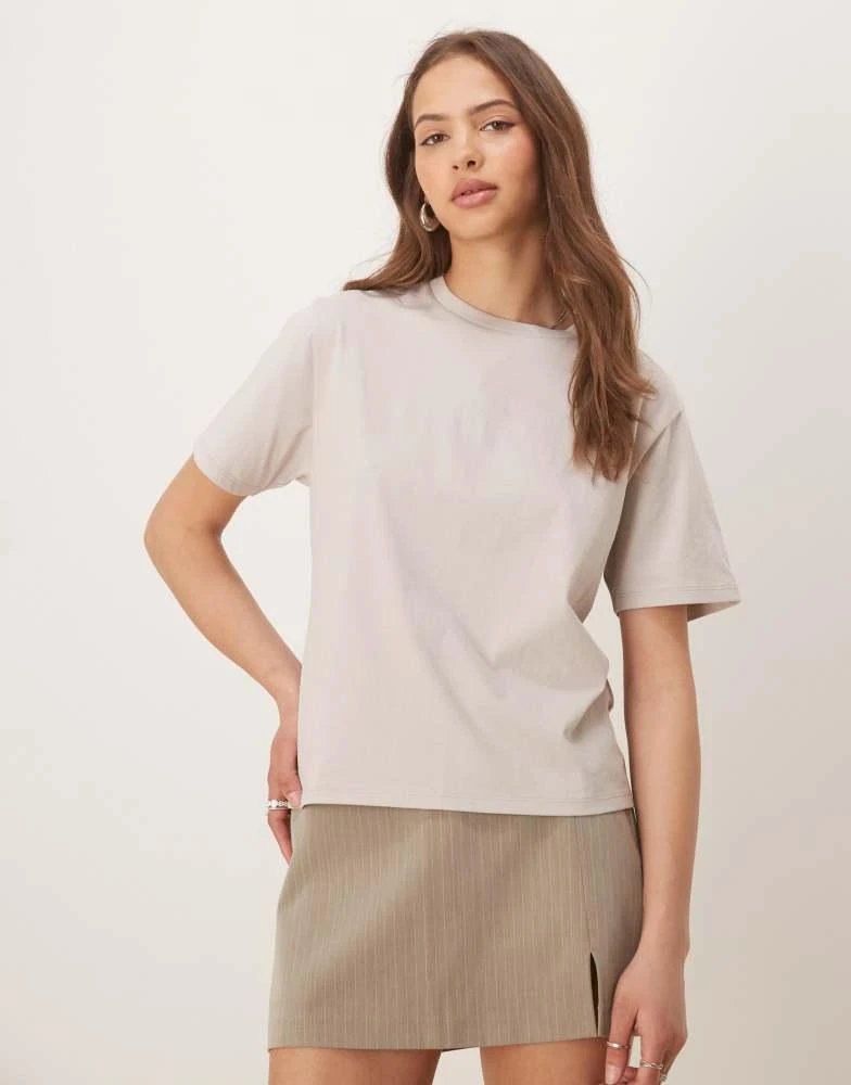 Abercrombie & Fitch Abercrombie & Fitch cropped t-shirt in beige 1