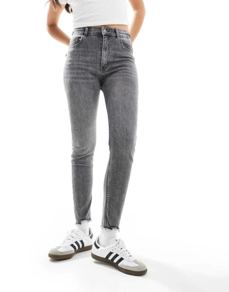 Pull&Bear Pull&Bear high rise skinny jeans in grey 1