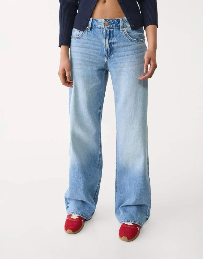 Stradivarius Stradivarius D91 low wide leg jeans in light blue 3