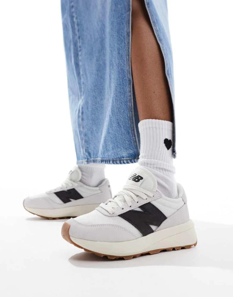 New Balance New Balance 370 trainers in off-white and black 4