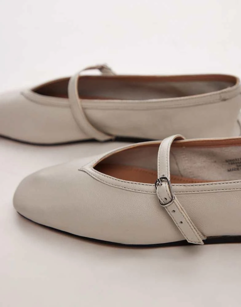 Topshop Topshop Babette leather v detail ballet flats in off white 2