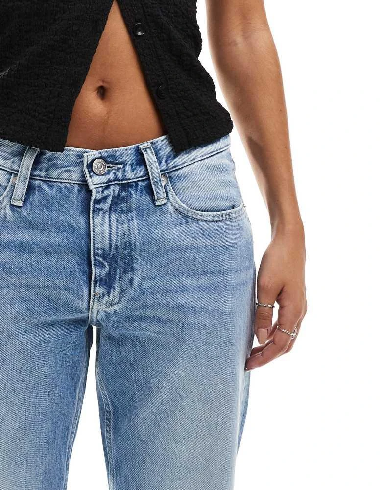 Calvin Klein Calvin Klein Jeans low rise straight leg jeans in light wash 4
