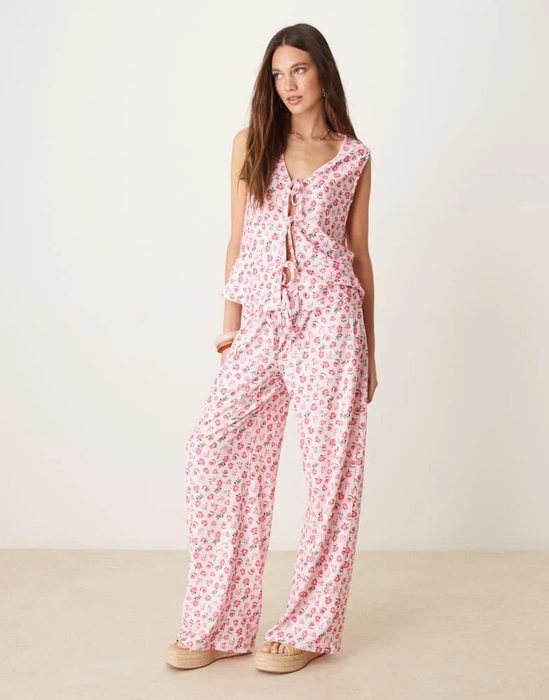 ASOS ASOS DESIGN wide leg tie front trouser in pink ditsy floral