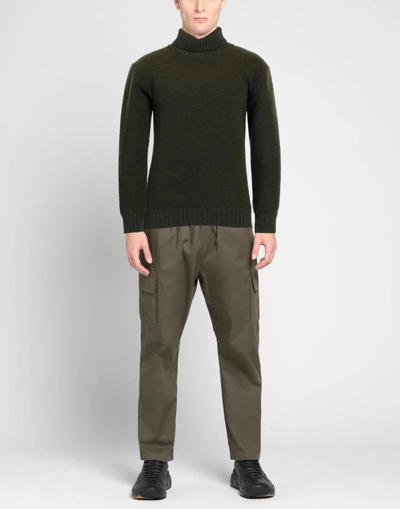 NEILL KATTER Turtleneck 2