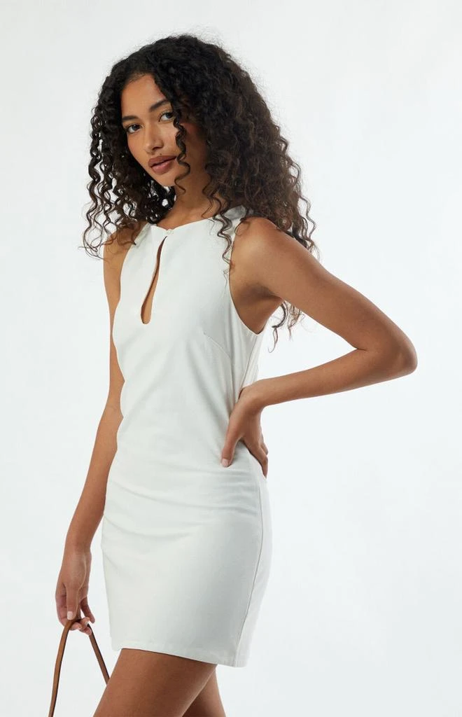 Shop Linen Keyhole Mini Dress on Sale at BeyondStyle  Get 32% Off Linen  Keyhole Mini Dress with Limited-Time Flash Deals, Exclusive Discounts, and  Special Offers. Enjoy Unbeatable Savings on Linen Keyhole