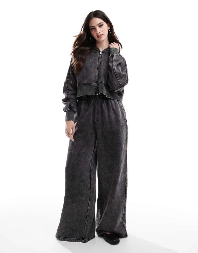 HERA Hera Womens washed cropped zip hoodie in washed black 4