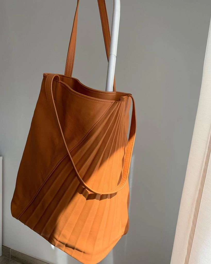 Sabrina Zeng Chiaroscuro Weekend Tote Caramel 2