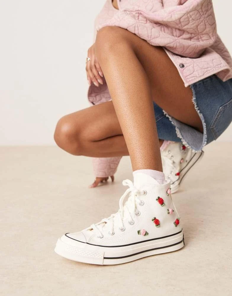 Converse Converse Hearts Chuck 70 Hi trainers in white with embroidered roses 1