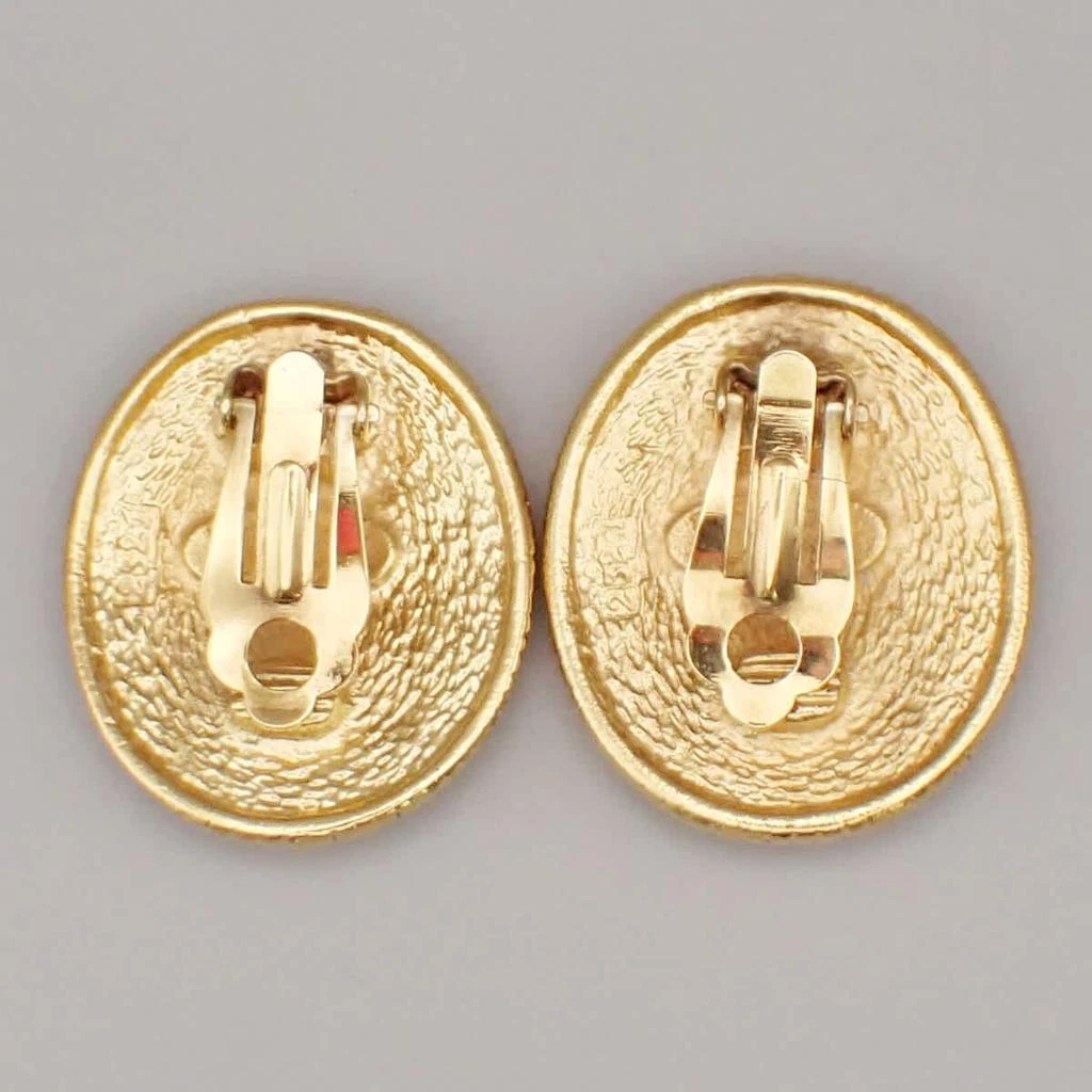 Chanel Clips Bouton Ovale Ange Logo -Plated _Plated Earrings Jewelry (Pre-Owned) 2