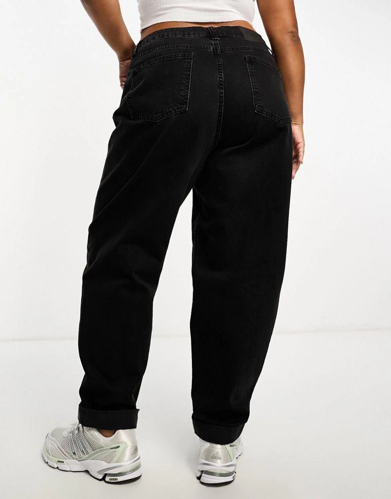 ASOS ASOS DESIGN Curve high rise relaxed mom jeans in black 4