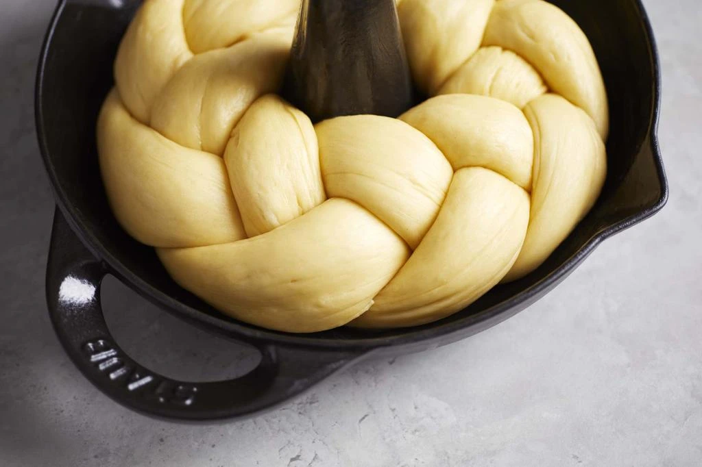 Staub Cast Iron 9.5-inch Vertical Chicken Roaster 2