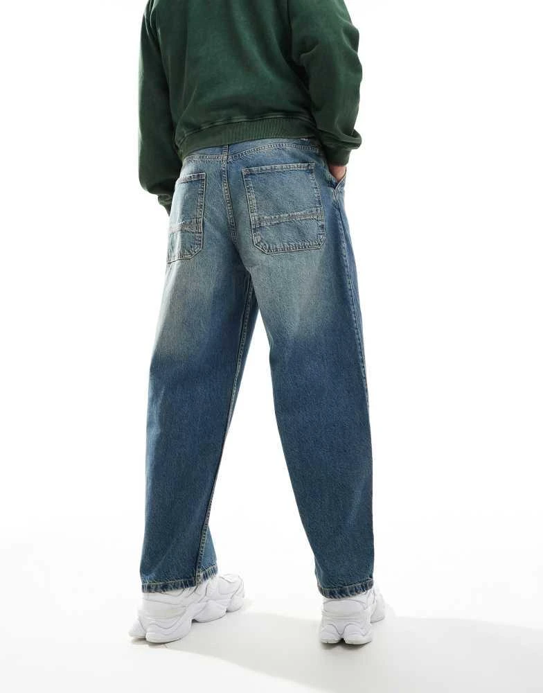 Pull&Bear Pull&Bear skater fit jean in blue with yellow cast 2