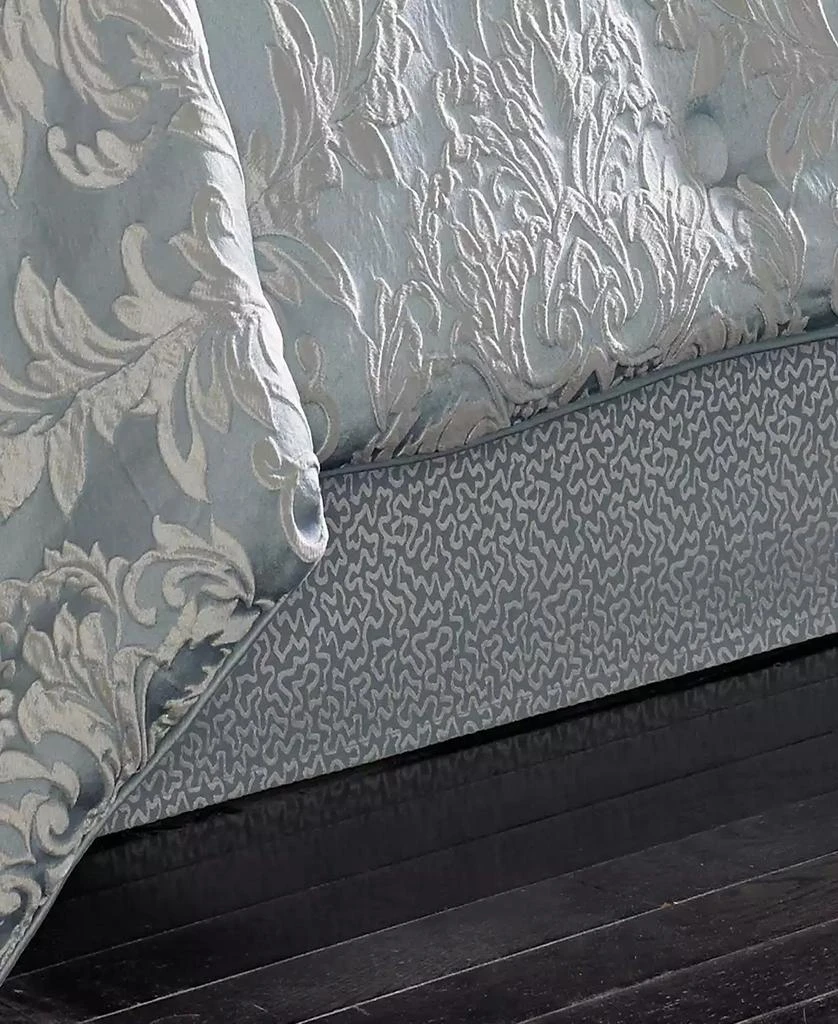Five Queens Court Faith Comforter Set 2