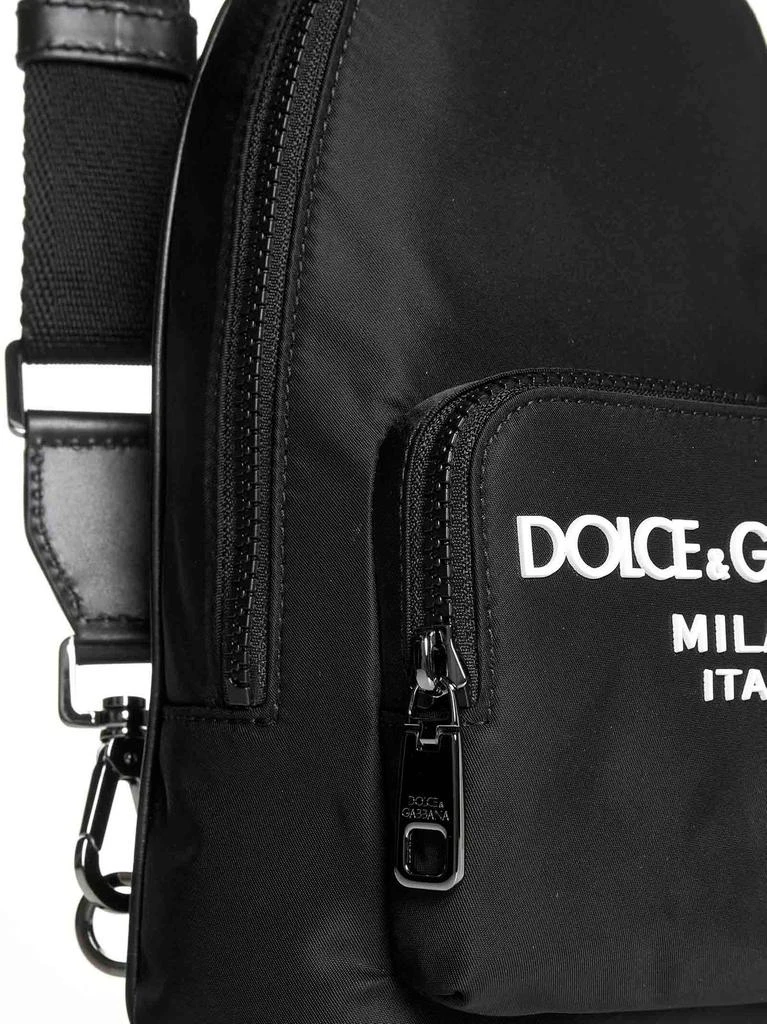 Dolce 
Gabbana Dolce 
Gabbana Logo-Embossed Zipped Belt Bag 5