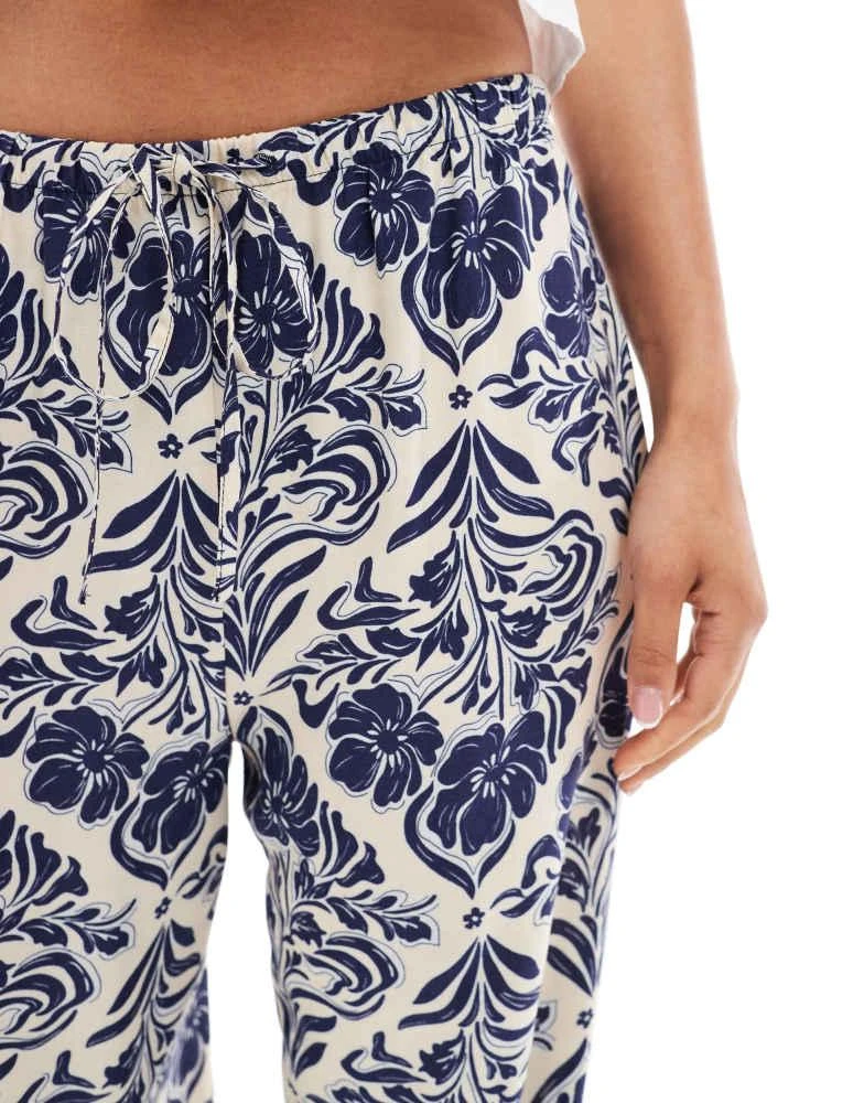 New Look New Look floral wide leg trousers in blue 5