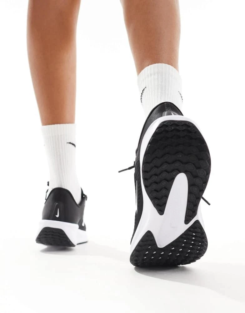 NIKE Nike Running Quest 6 trainers in black and white 2