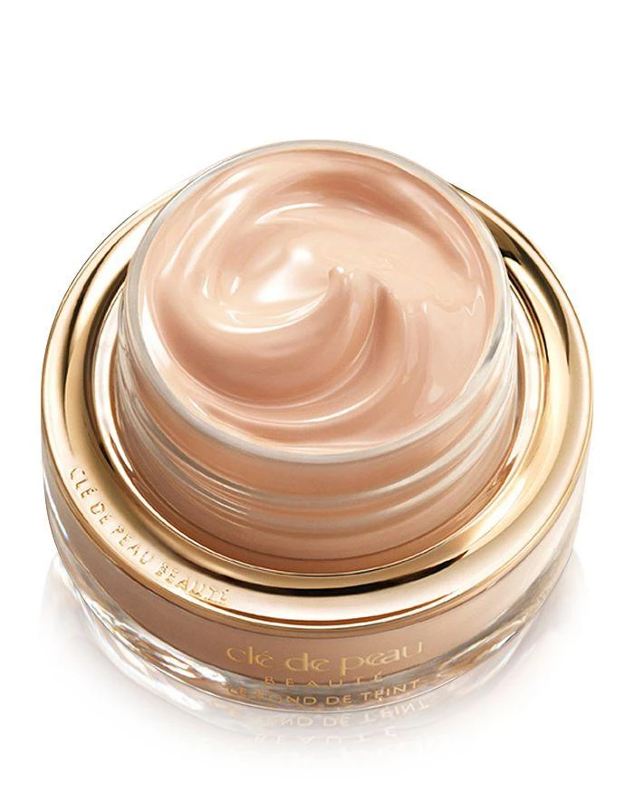Cle de Peau The Foundation 3