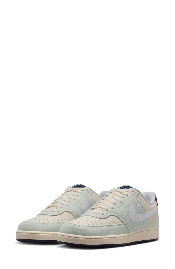 NIKE Court Vision Low Sneaker