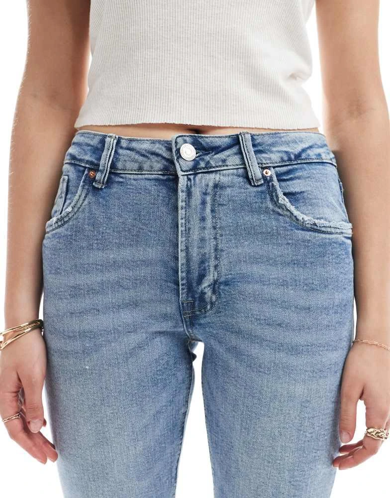 Stradivarius Stradivarius Tall D10 mom slim jean in medium wash 5