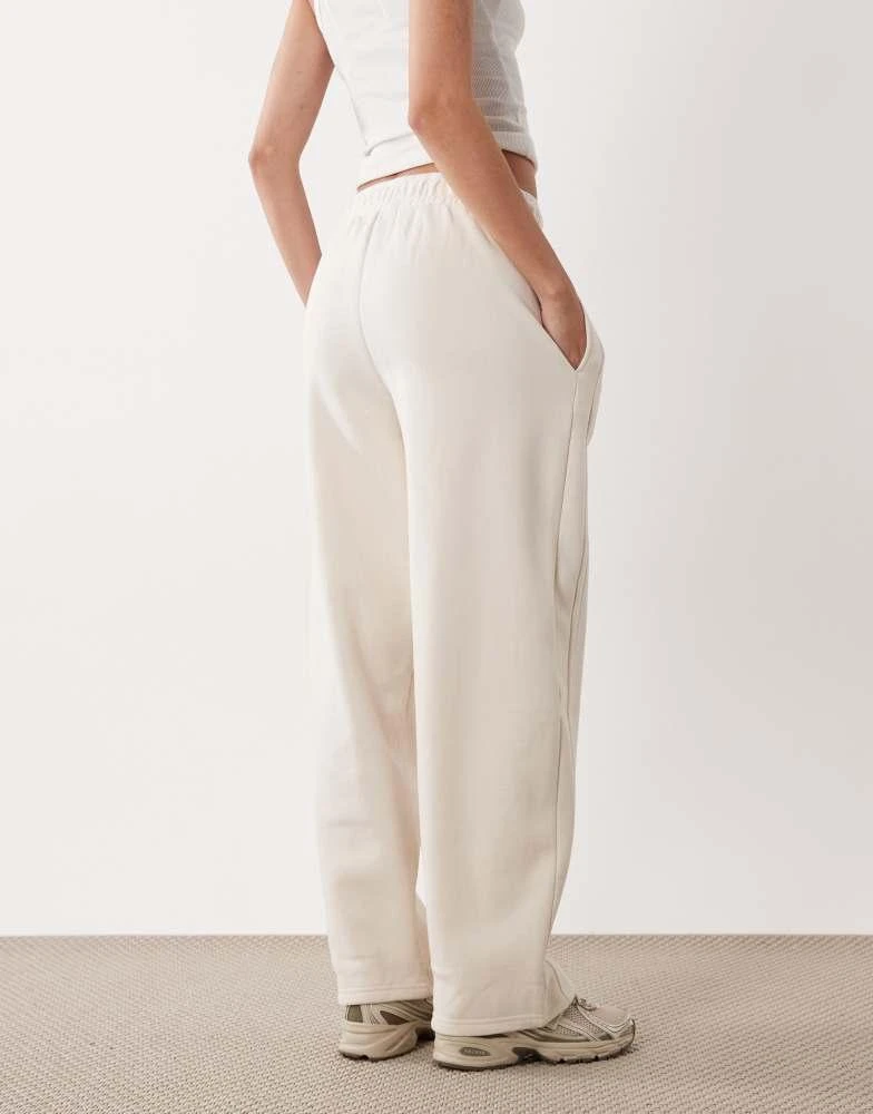 Cotton On Cotton On barrel plush barrel jogger sweatpants in sesame marl 5