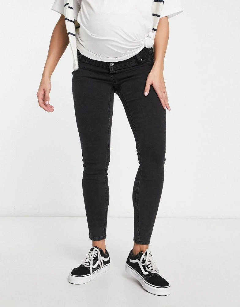 ASOS ASOS DESIGN Maternity ultimate skinny jeans in washed black with over the bump 4