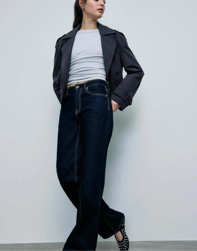 Stradivarius Stradivarius Short double-breasted trench coat in navy blue 3