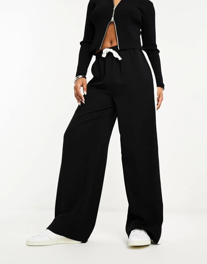 ASOS ASOS DESIGN pull on trousers with contrast panel in black 4