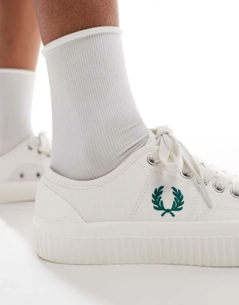 Fred Perry Fred Perry hughes canvas trainers in white 5