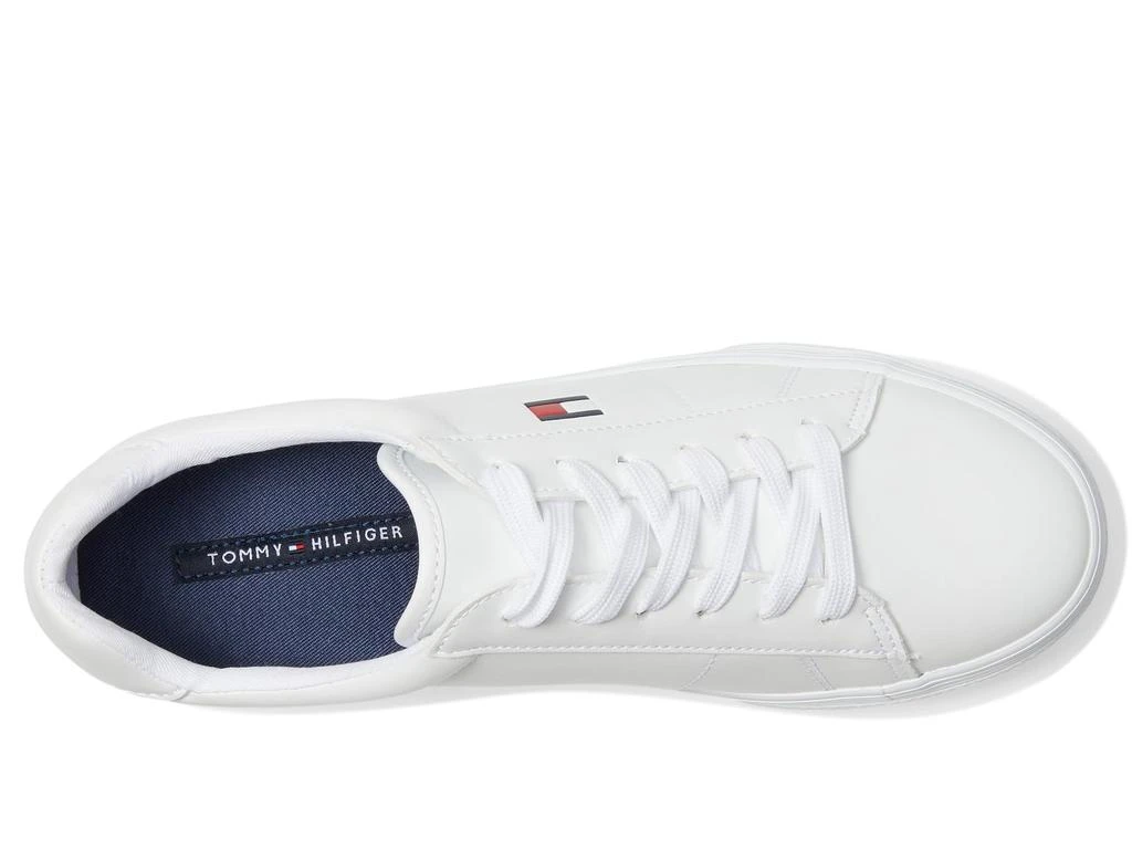 Tommy Hilfiger Bueri 2