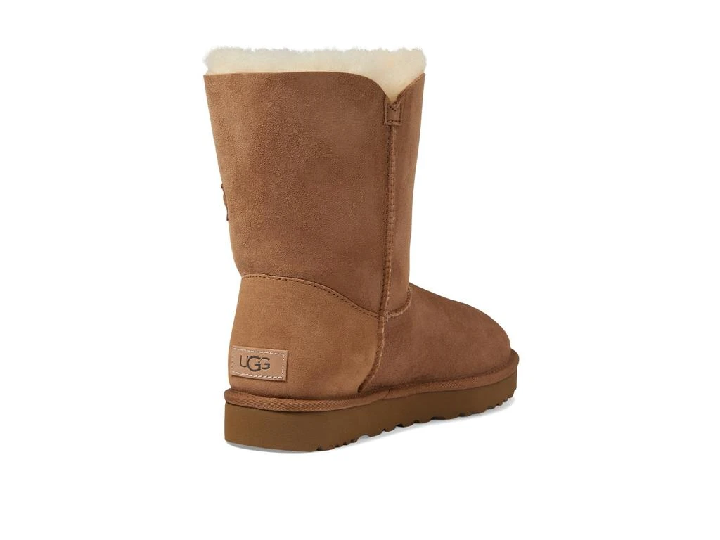 UGG Bailey Button II 5