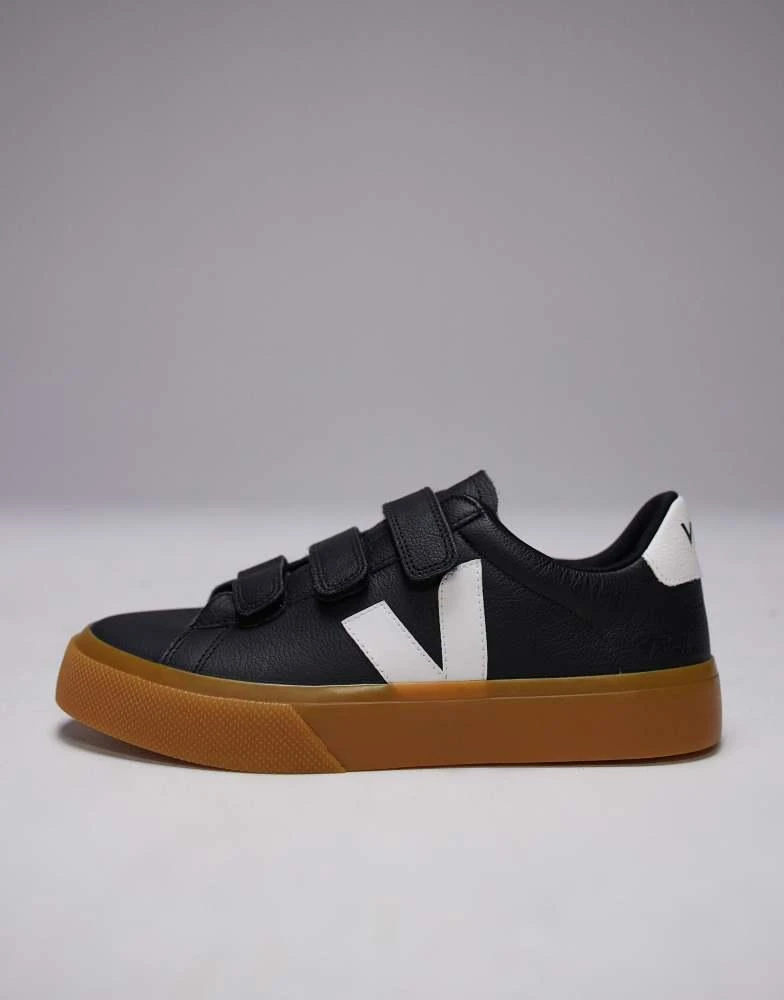 Veja VEJA Recife trainer in black with gum sole 2