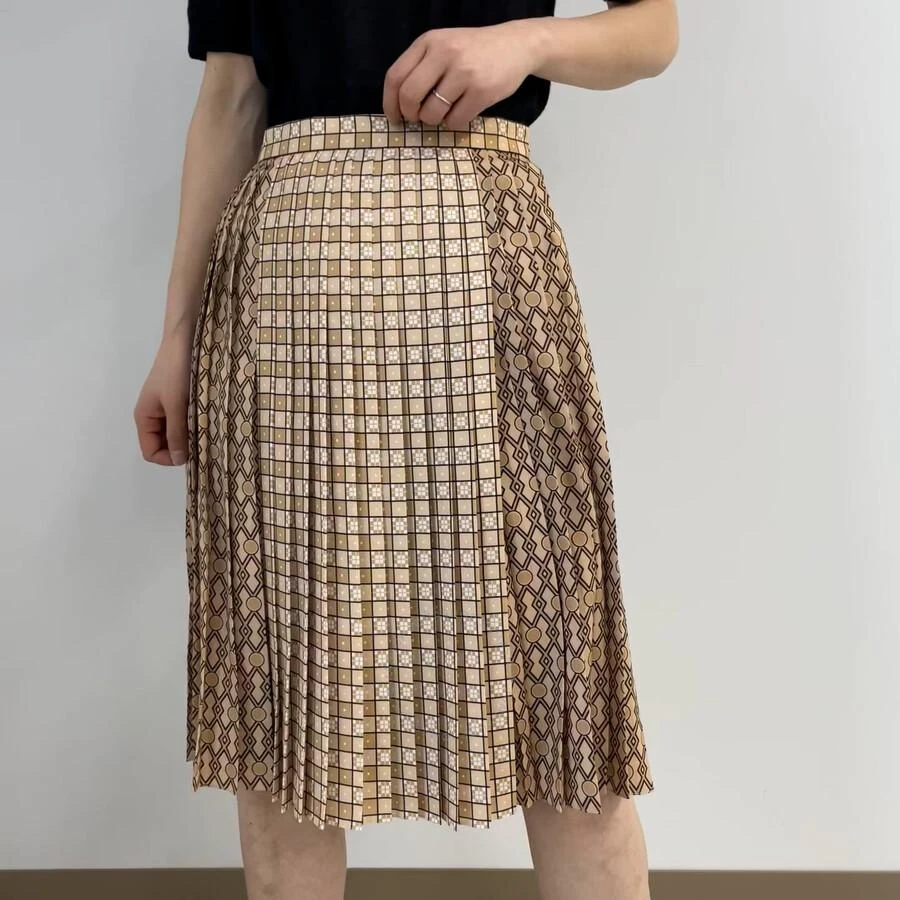 Burberry Ladies Contrast Graphic Print Pleated Skirt