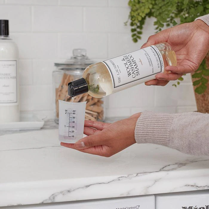 The Laundress Wool & Cashmere Shampoo 4