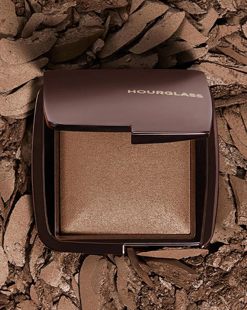 Hourglass Cosmetics Ambient Lighting Powder 2