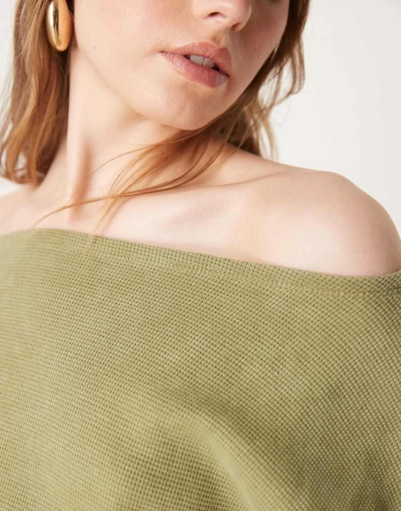 ASOS ASOS DESIGN off shoulder long sleeve waffle t-shirt in washed green 2