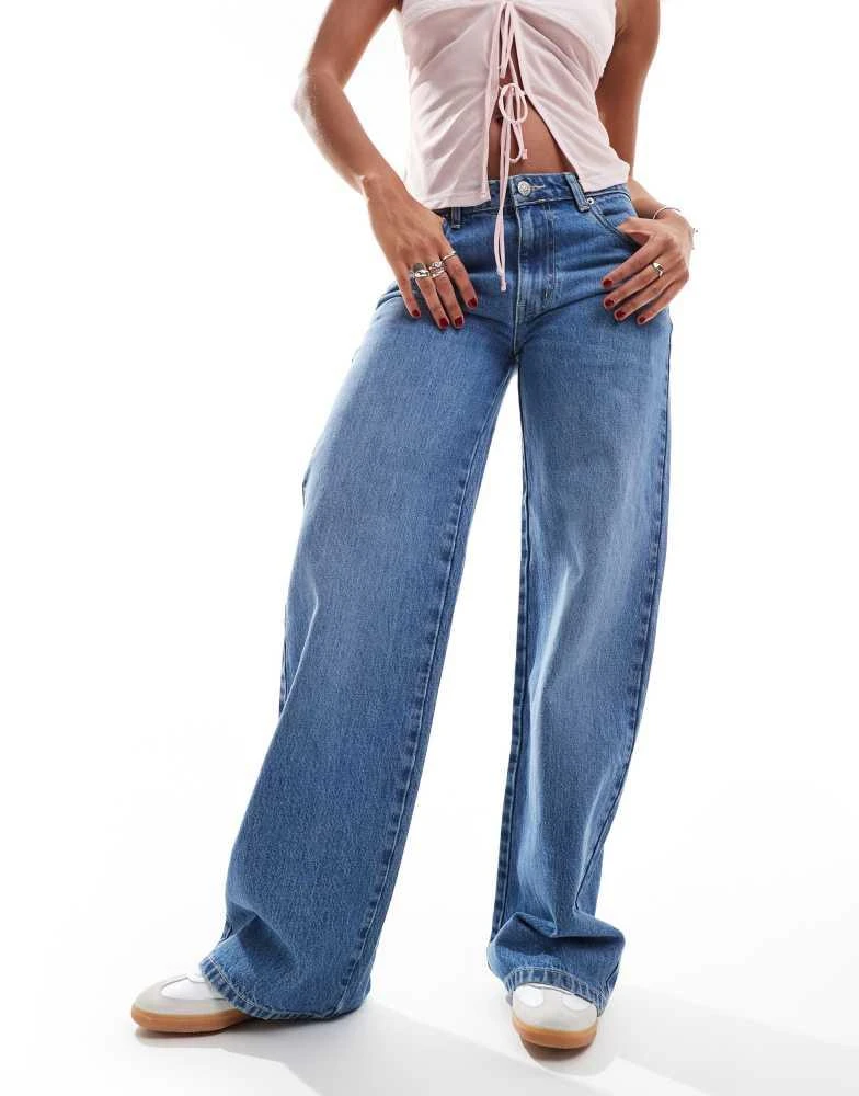Daisy Street Daisy Street low rise boyfriend jeans in mid wash blue denim 3