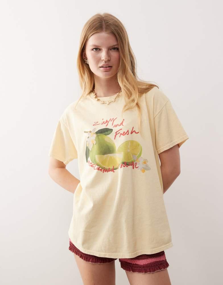 Reclaimed Vintage Reclaimed Vintage oversized t-shirt with lime print in yellow
