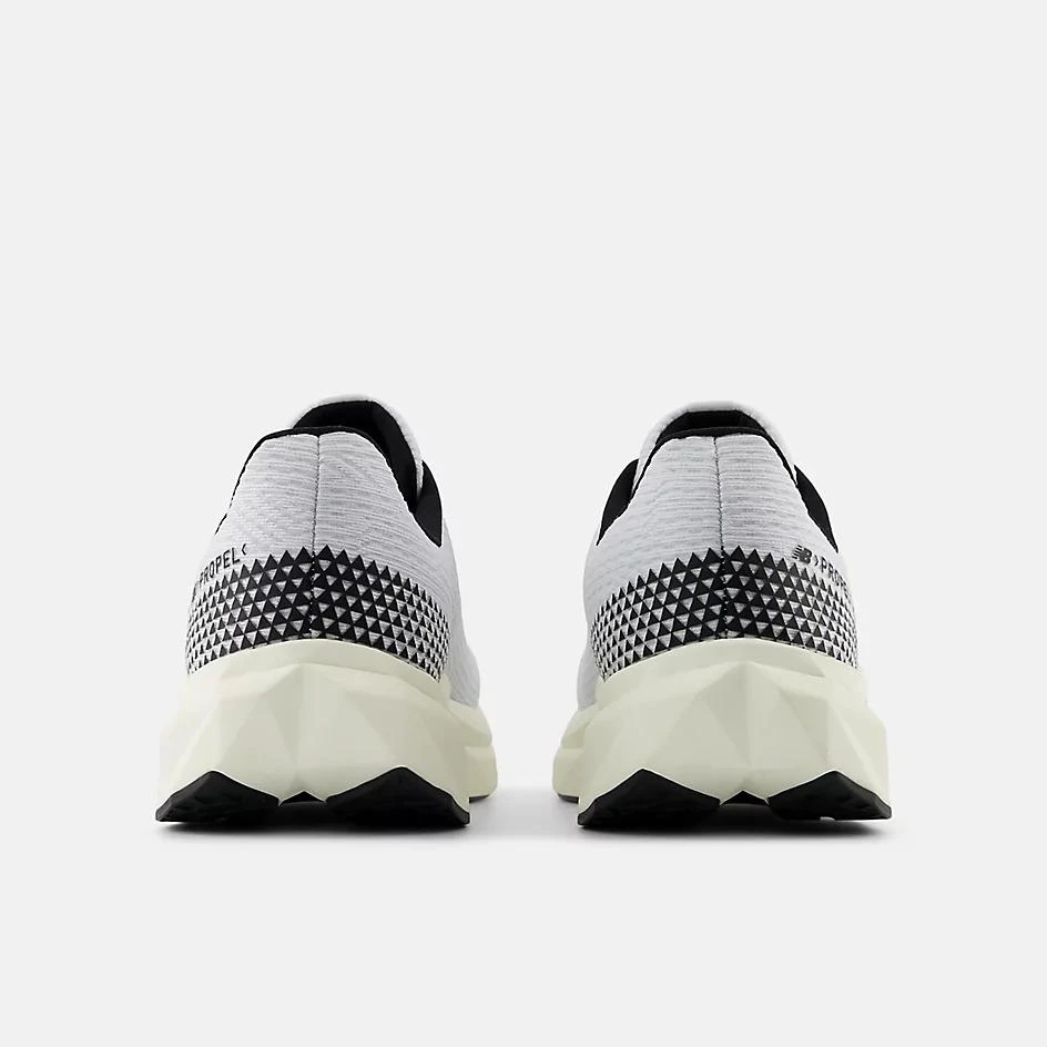 New Balance FuelCell Propel v5 5