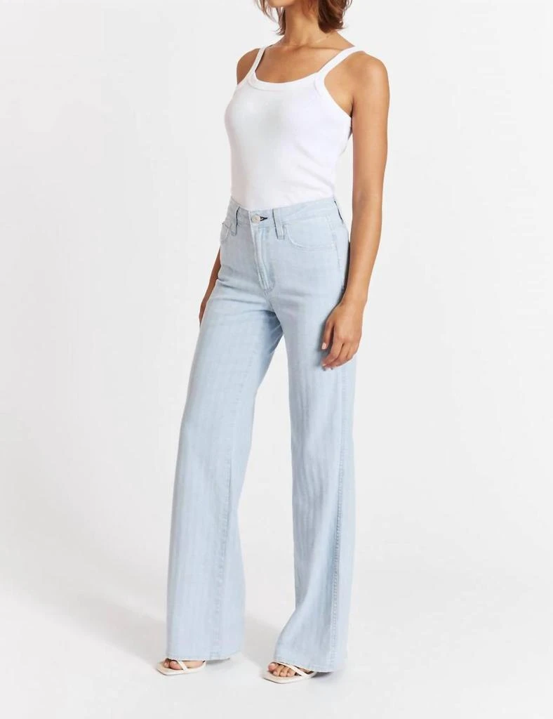 AMO Sinewy Tank In White 3