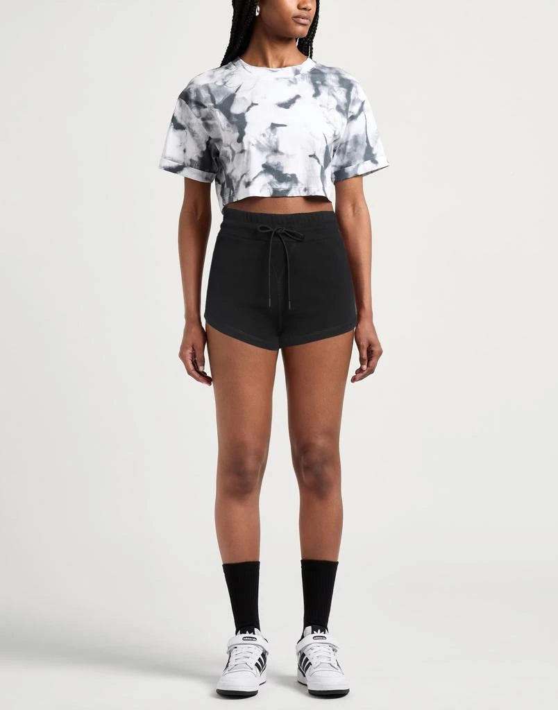 MSGM Shorts & Bermuda 2