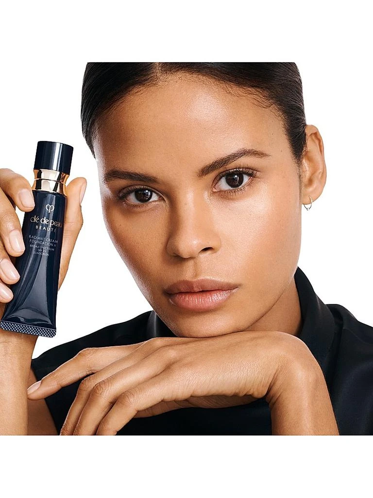 Cle de Peau Radiant Cream Foundation SPF 25 10