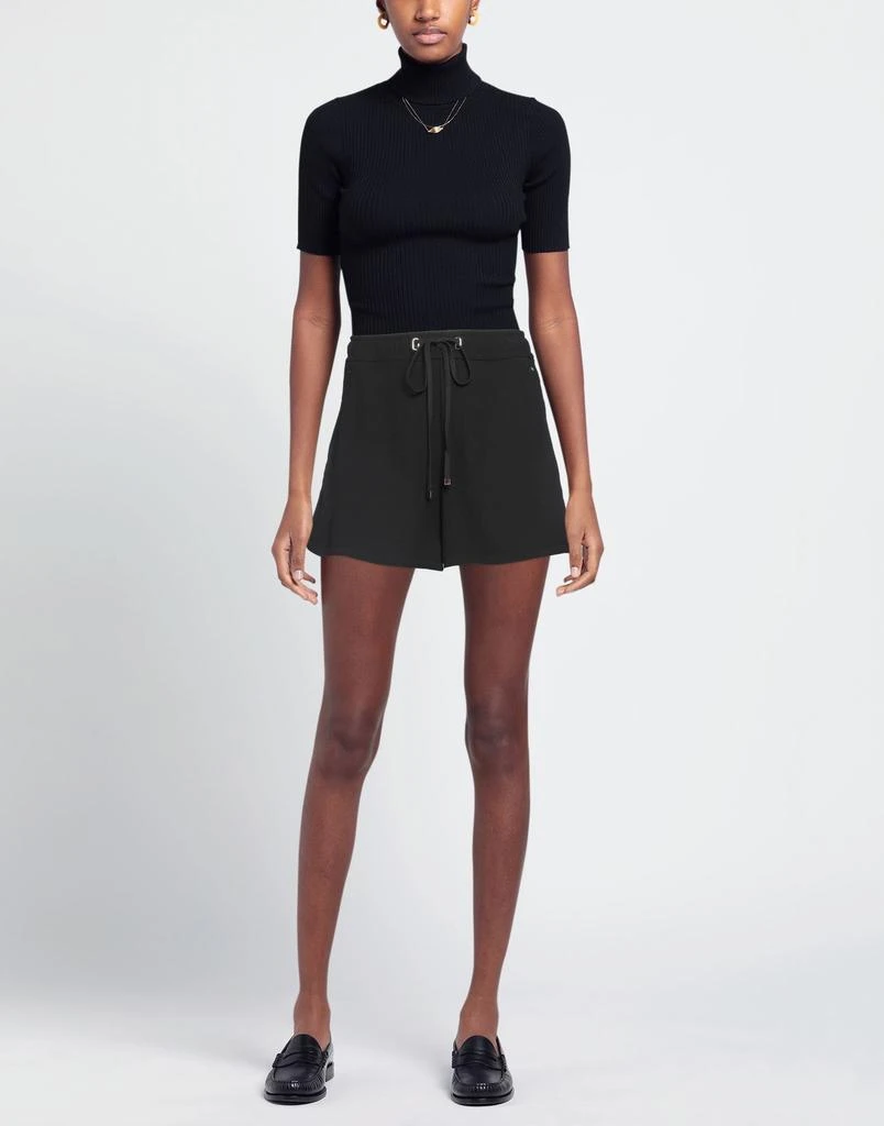 Low Classic Shorts & Bermuda 2