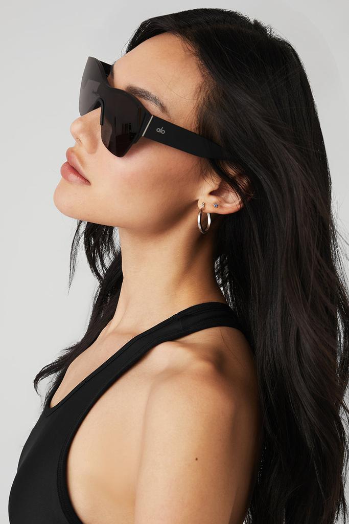 サングラス [Alo Yoga] Stunner Sunglasses Alo Stunner Sunglasses - Black - Accessories - Compare